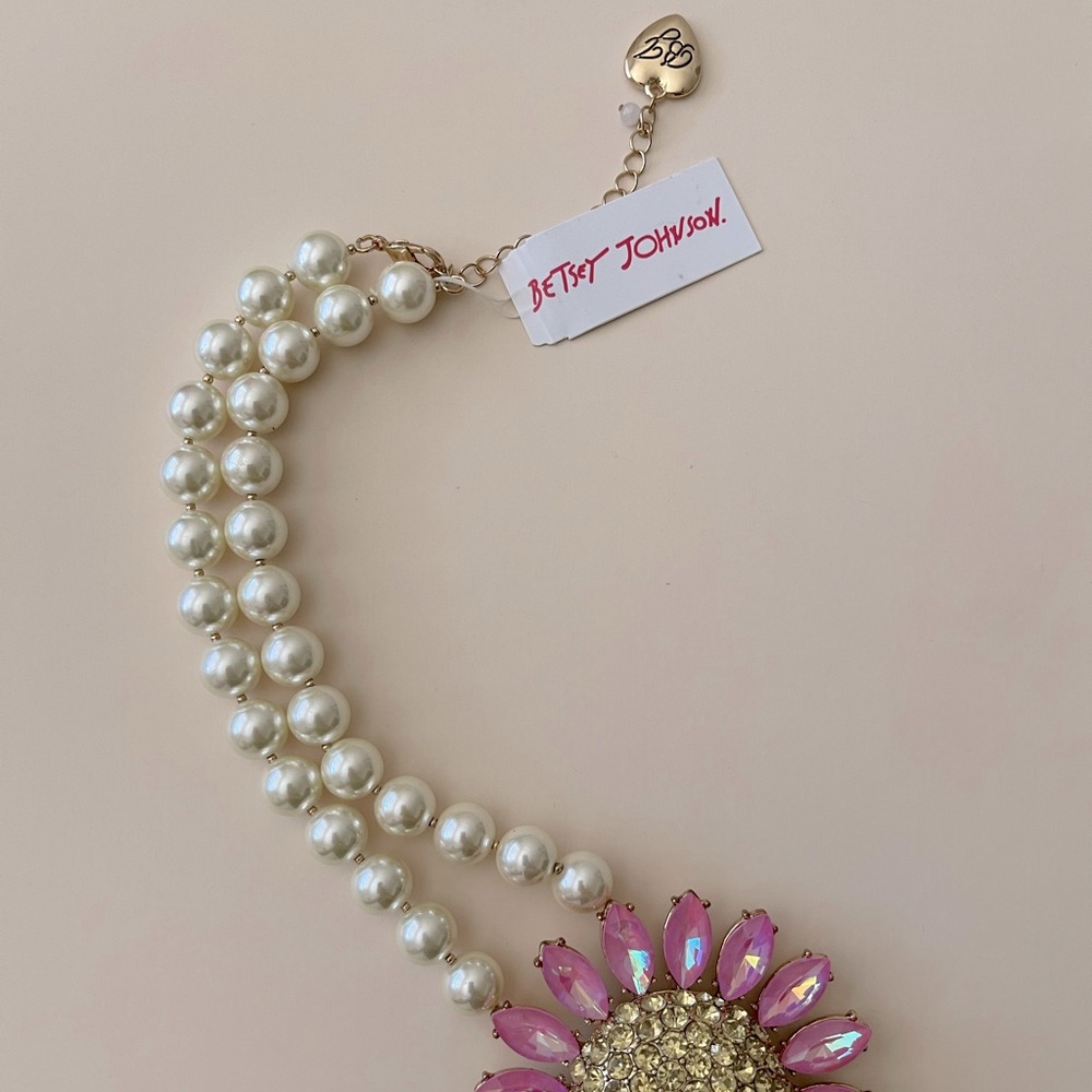 Betsey Johnson NWT Bee Mine pink jewel Daisy necklace with pearls - Picture 5 of 10